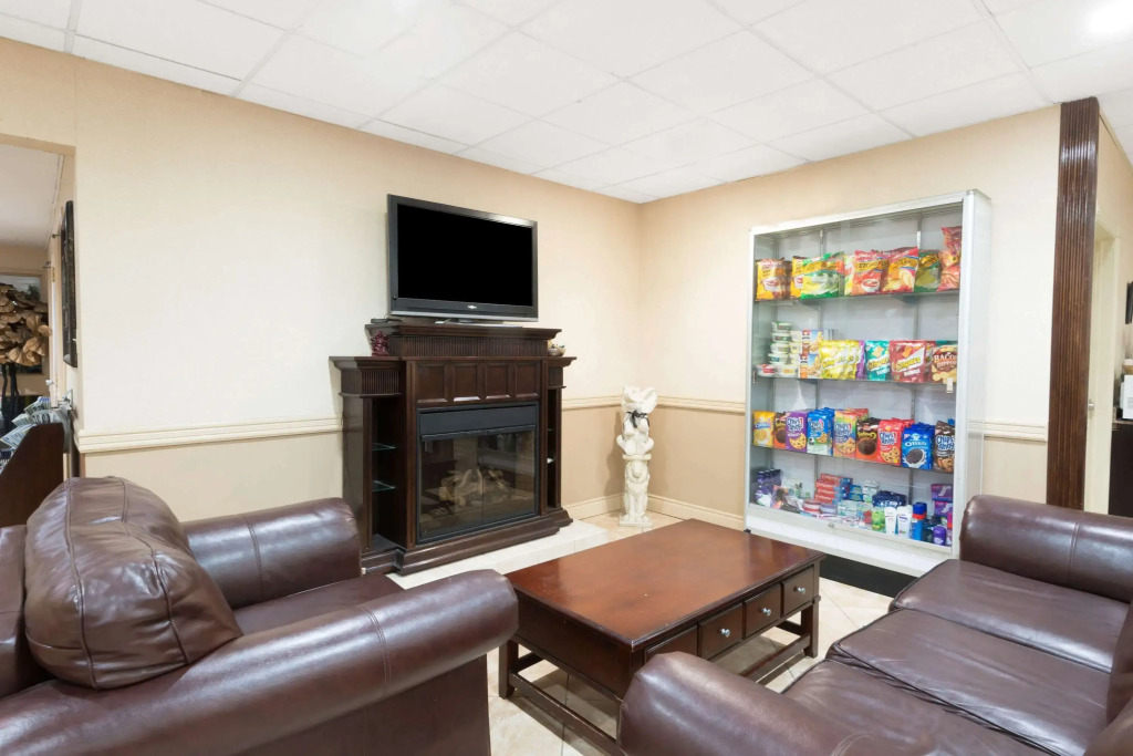 Super 8 by Wyndham Cambridge/Kitchener/Waterloo Area