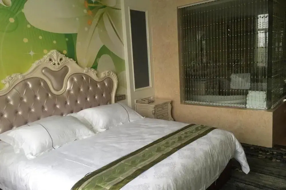 Shanghai Happy Hotel