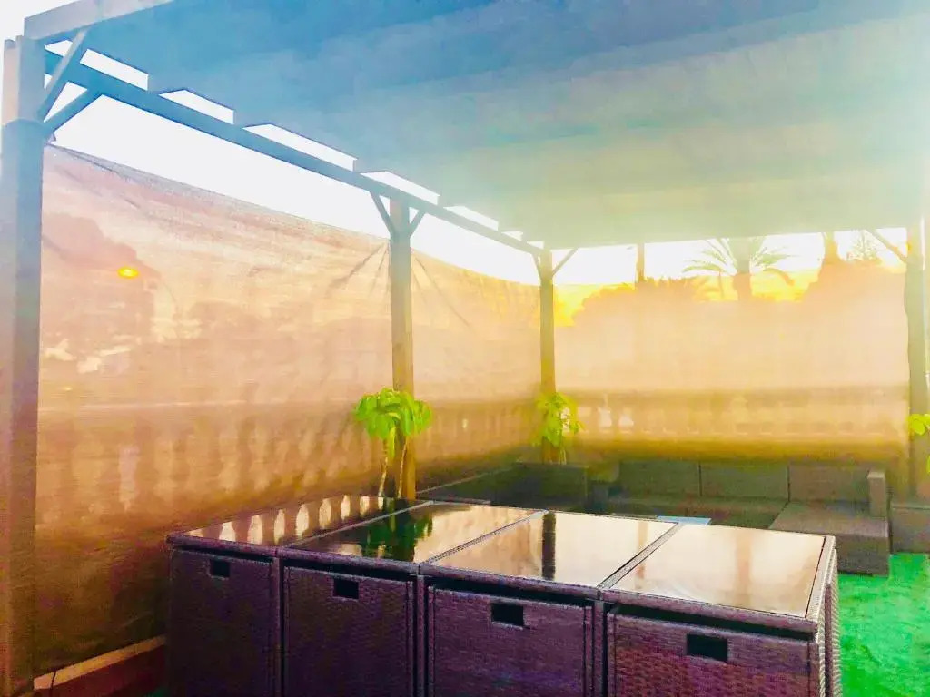 GRAN CASA con TERRAZA a 3 min Playa con Wifi - rodeada de servicios