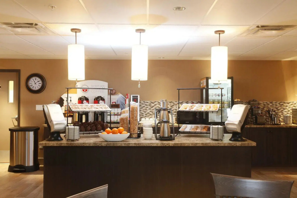 Pomeroy Inn & Suites at Olds College