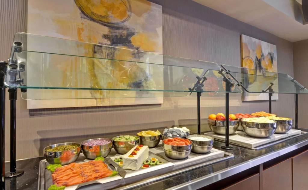 DoubleTree by Hilton Pleasanton at The Club