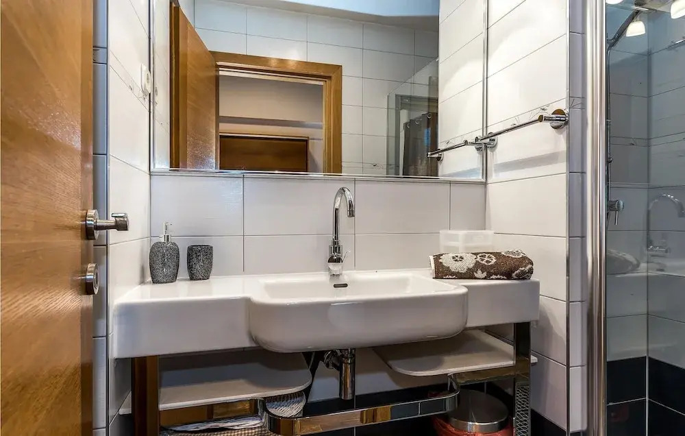 Beautiful Home in Ivinj With Sauna, Wifi and 5 Bedrooms