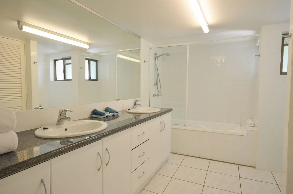 Roydon Beachfront Apartments
