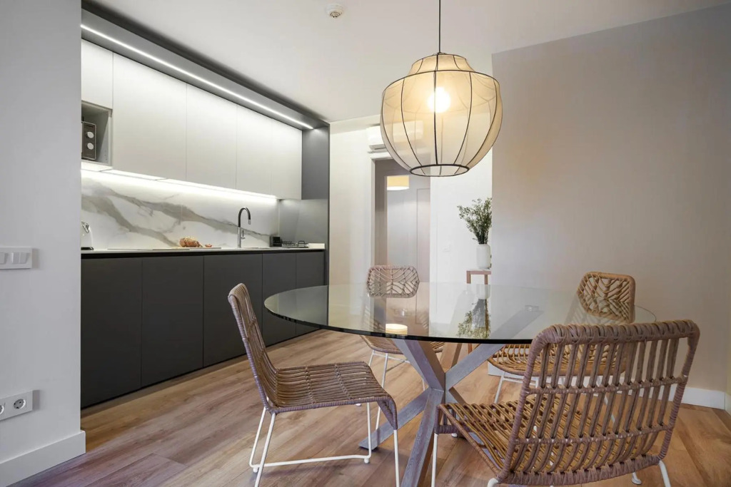 Happy Apartments