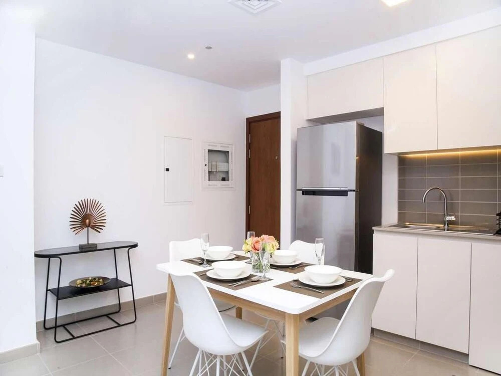 Fancy 2BR Apt Town Square