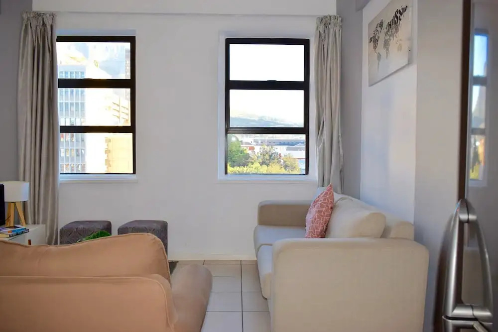 1 Bedroom Flat With Views of Table Mountain and Lions Head