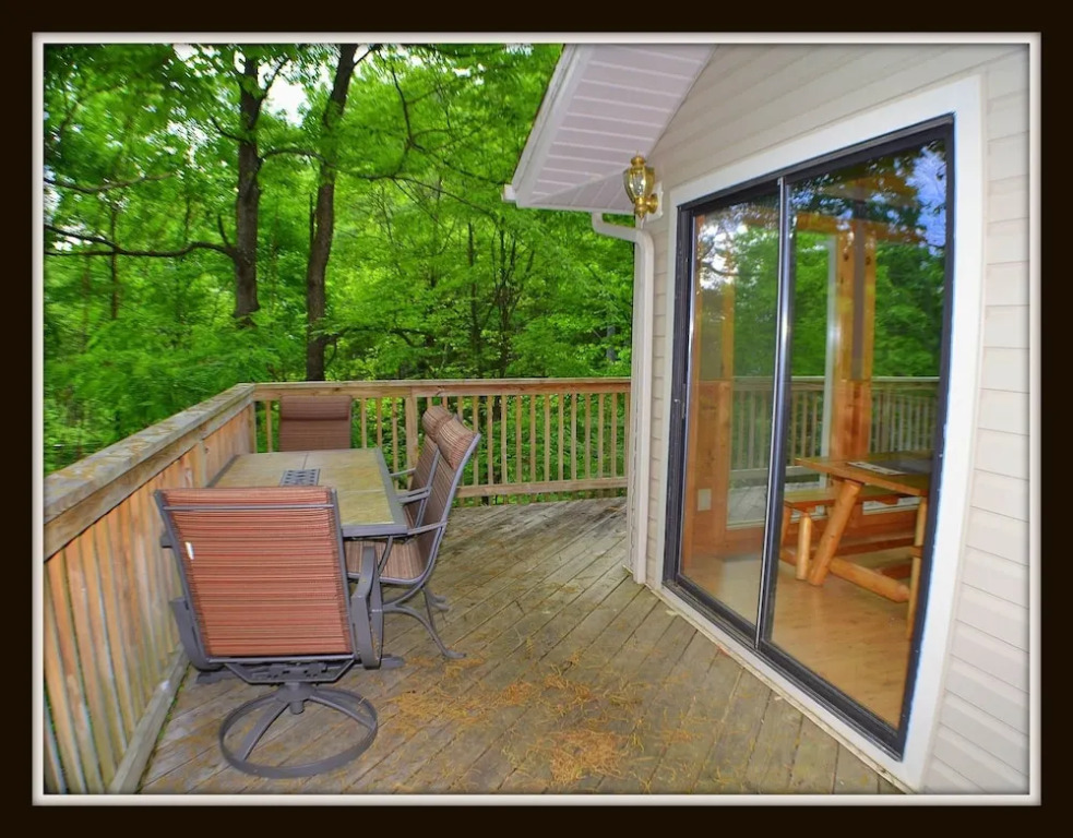 Alpine Vista - 3 Br cabin by RedAwning