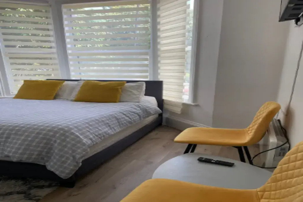 Tottenham City Stays, Opposite Seven Sisters Train Station