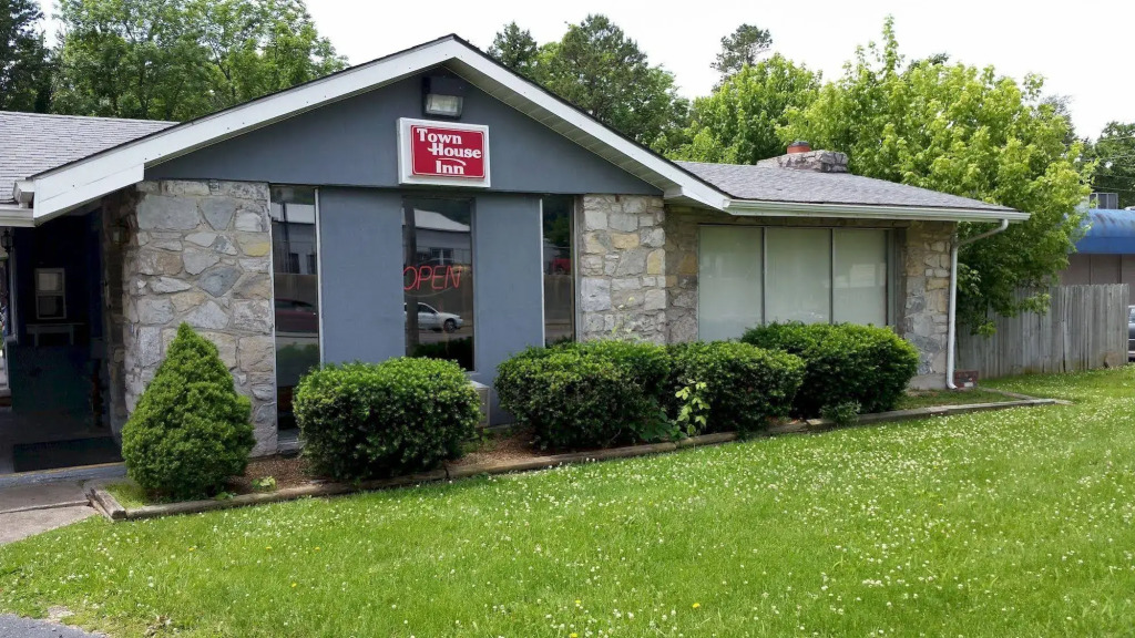Jackson Town House Inn