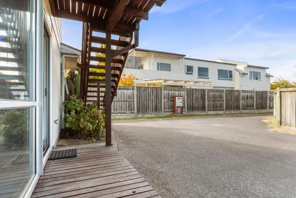 Rainbow Lake House - Lake Taupō Holiday Home