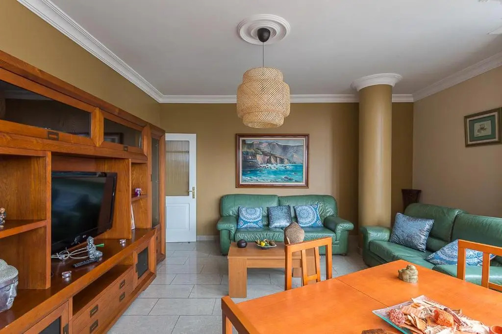 008 Amazing flat very close to the beach
