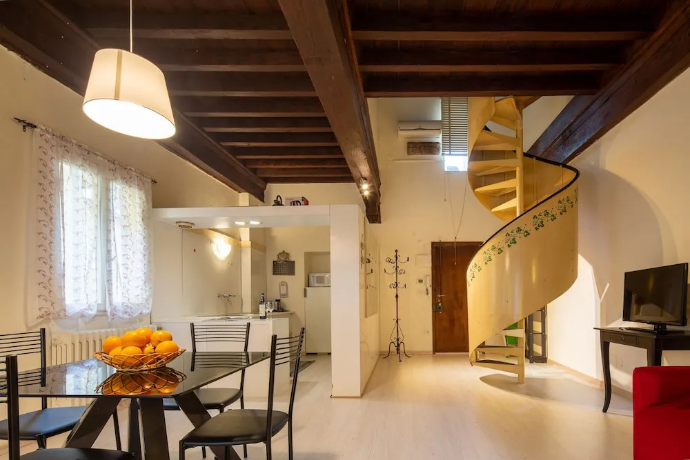 Santa Trinita Suite B