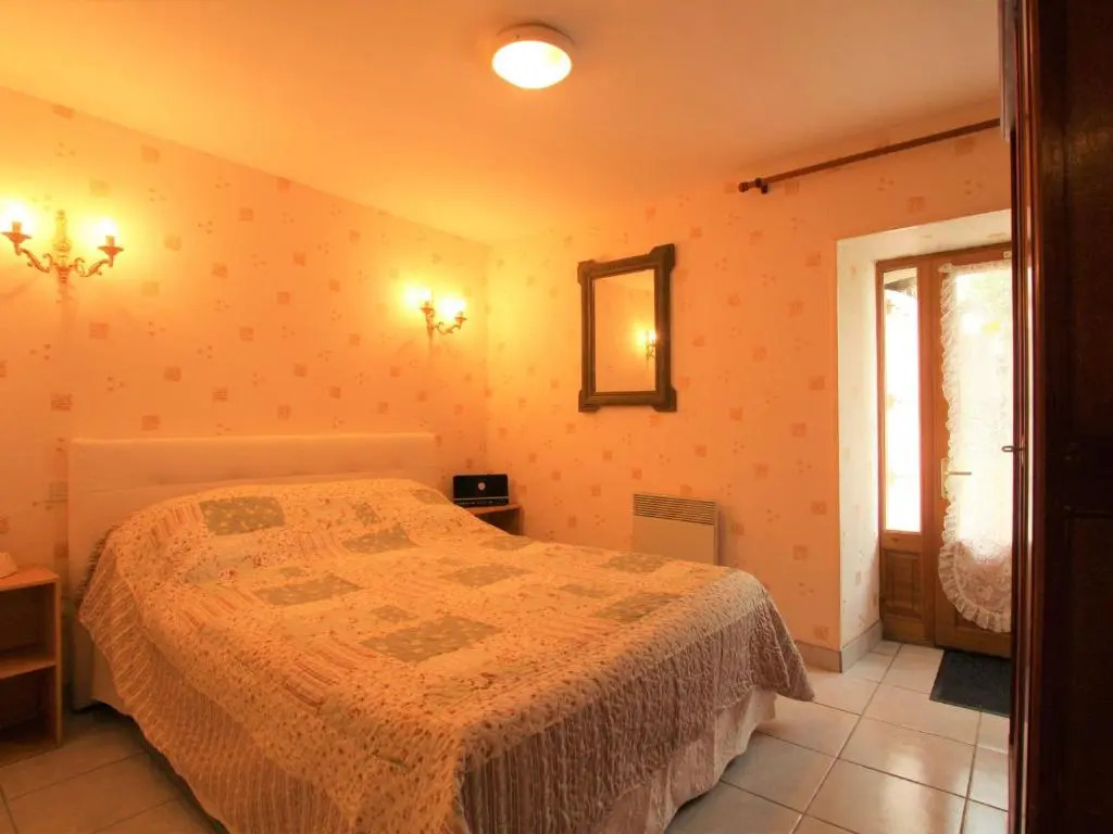 Ferme rénovée avec jardin, garage et wifi gratuit à Chamalières-sur-Loire - FR-1-582-1