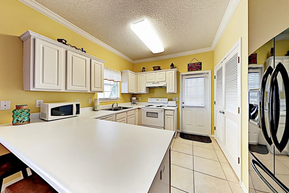 Hidden Treasure W/ Pool & Pond - Near Orange Beach 3 Bedroom Condo