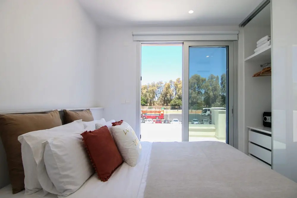 Phaedrus Living: Seaside Deluxe Flat Harbour 112