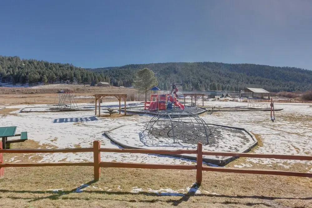 3 Mi to Ski Resort: Spacious Angel Fire Retreat