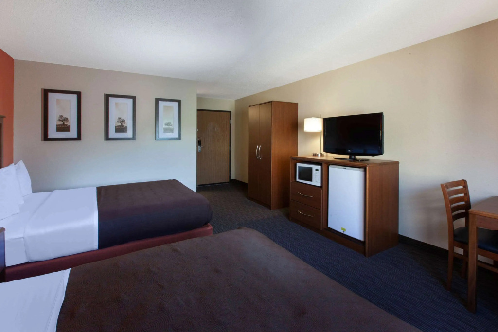 AmericInn by Wyndham Iron River