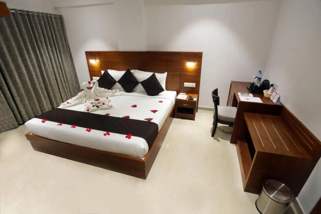 Iswarya Residency
