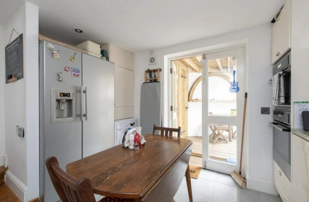 NEW Charming 1BD House With Patio in London