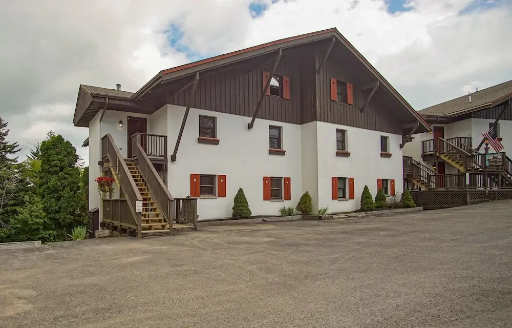 Whistlepunk #12: 4 Bedroom, 3 Bath: Slope Side, Wood Fireplace