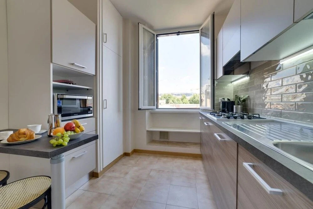 Luxurious 2bed 2bath Apartment Near the Colosseum!