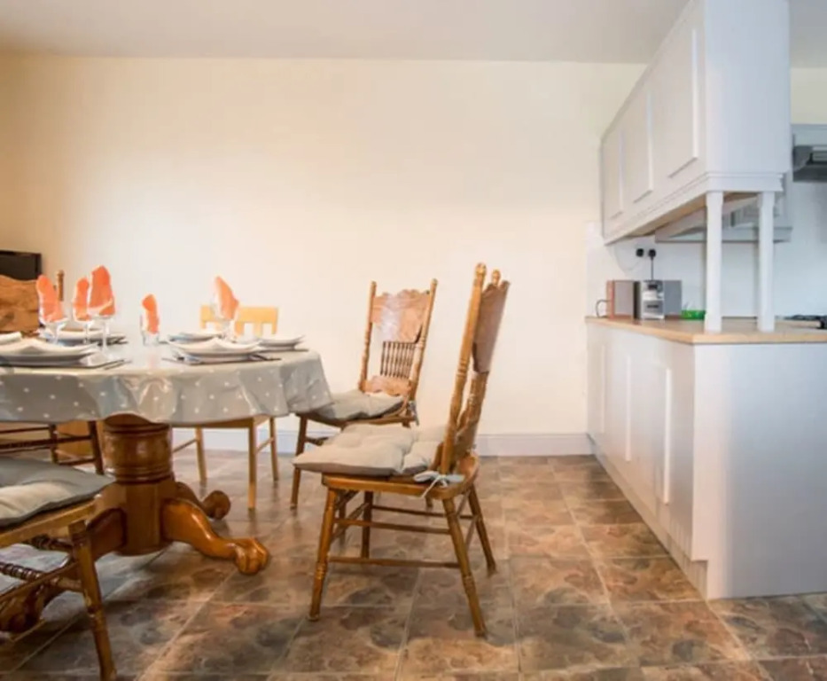3-bed House in Clonmany With Panoramic Hillside Se