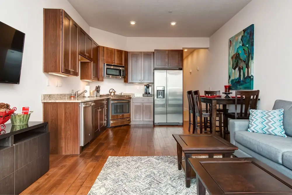 Polished 2br Park City  2 Bedroom Condo