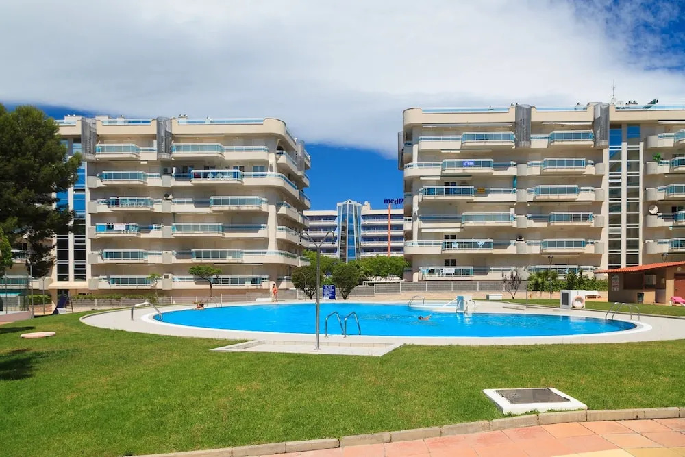 UHC Larimar Family Complex