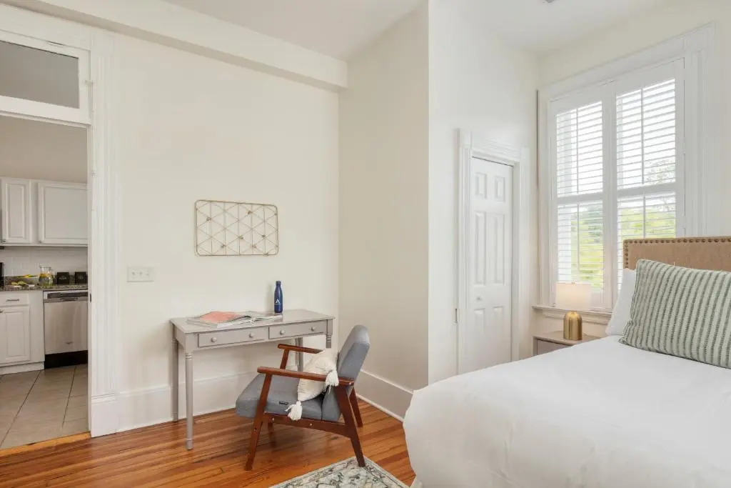 Pond by AvantStay 10mins from French Quarter in the Iconic City of Charleston w Balcony
