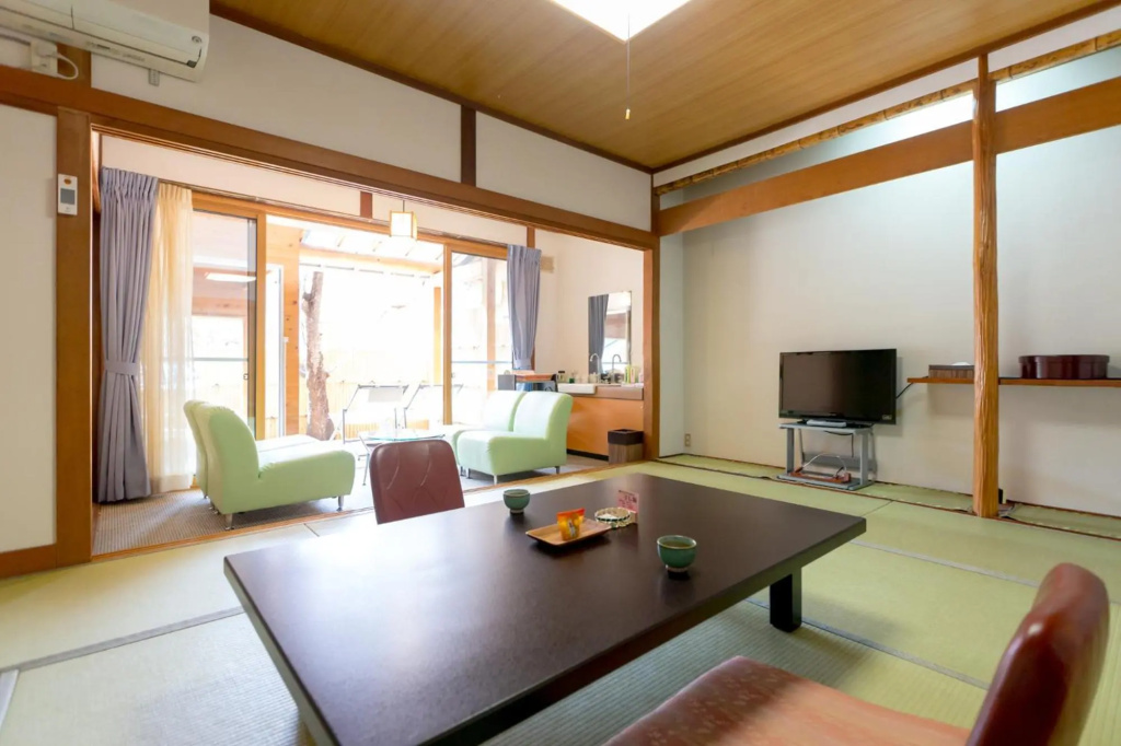Nakaoyama Onsen Shosenkaku