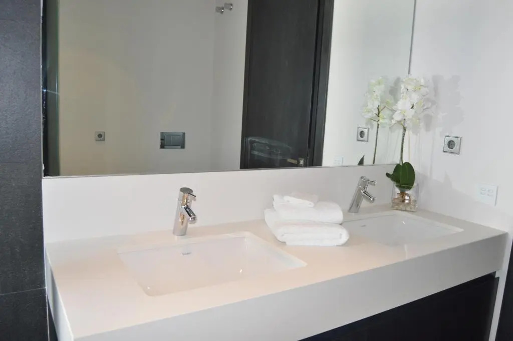 Modern Designer Villa 34121743 Direct Seafront Los Monteros Marbella for Holiday Rentals