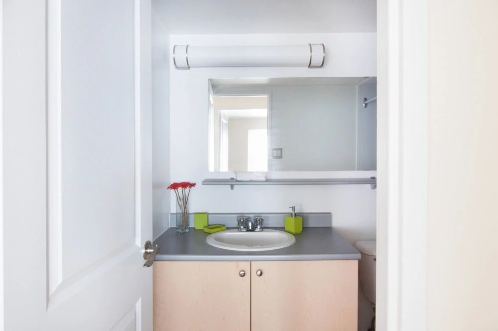Slick 1BR Right Downtown by Namastay