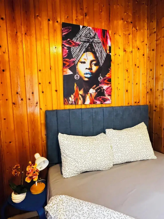 Cozy 3BR Apt with Garden Sleeps 10