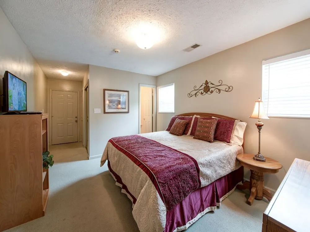 River Cottage 3 Bedroom Downtown Home with Hot Tub