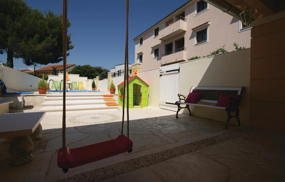 Beautiful Home in Brodarica With Wifi and 6 Bedrooms