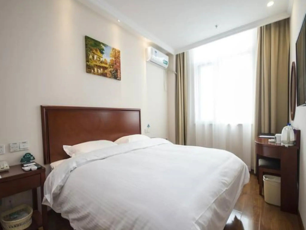 GreenTree Inn (Qinghuangdao Railway Station Square)