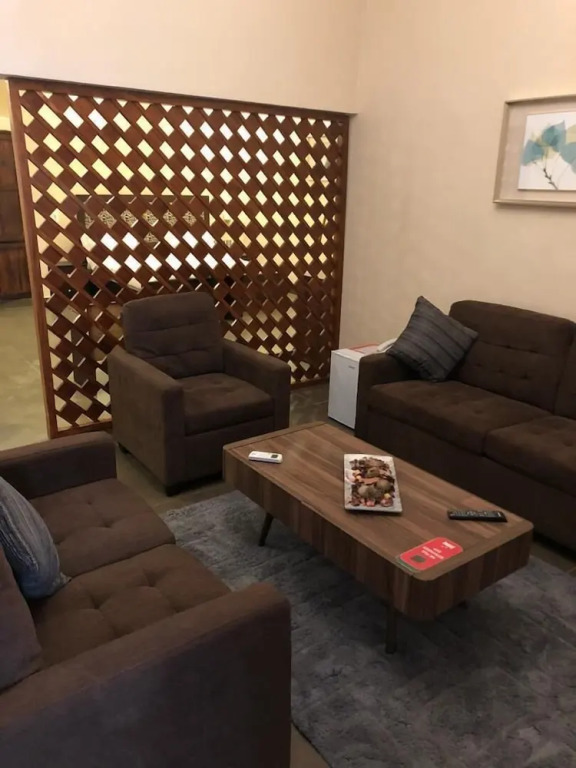 Four Season GUESTHOUSE