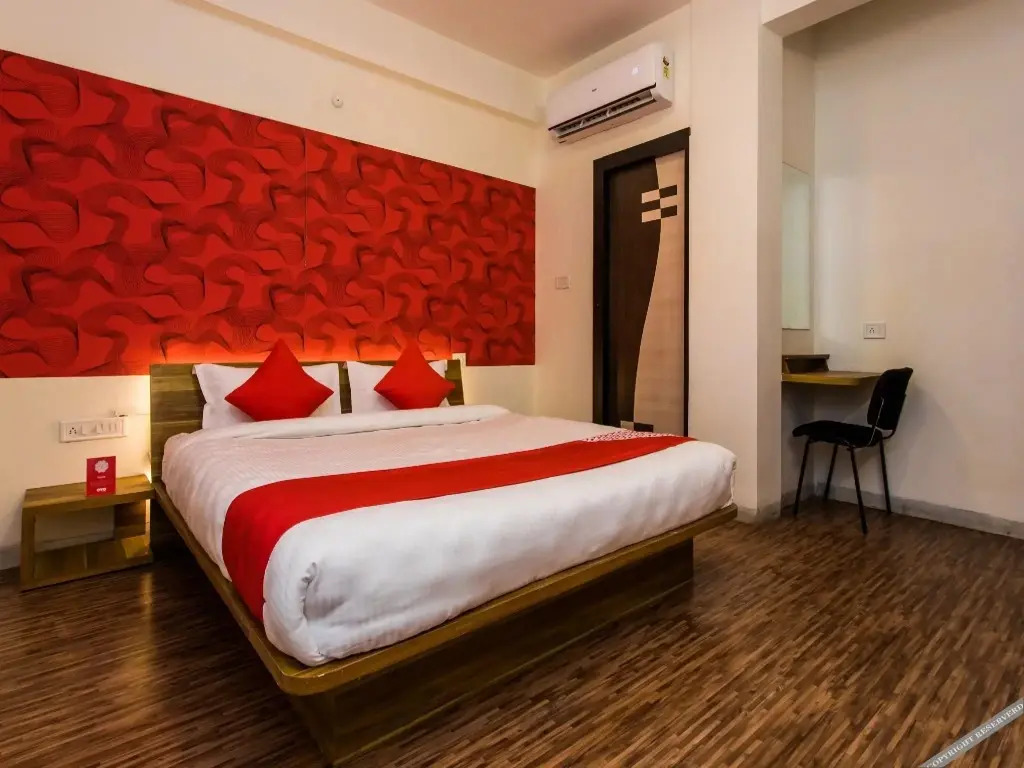 Hotel Emerald Park By OYO Rooms