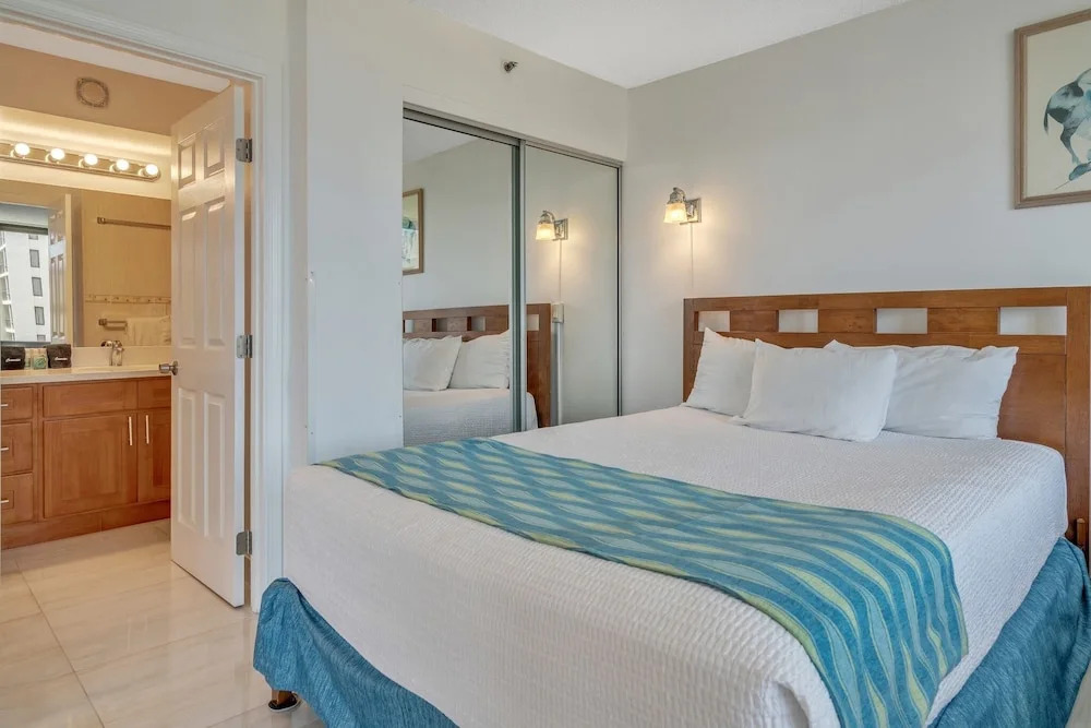 Gorgeous High Rise Waikiki Condo with Ocean and Diamond Head Views