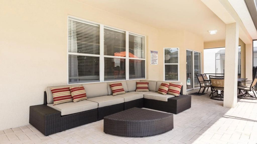 6BR Villa Near Disney w South-facing Pool spa