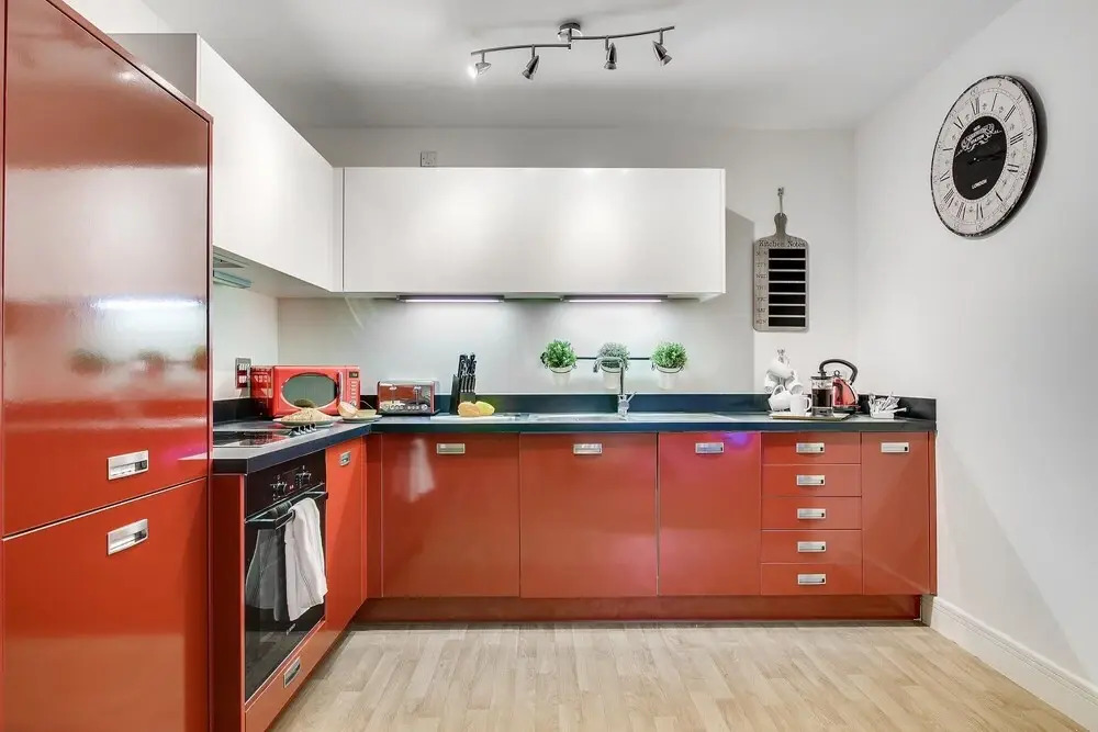 Free Parking Two Bedroom Apartment