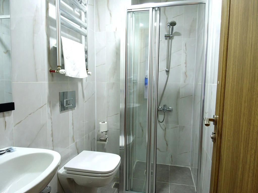 Arya Hotel