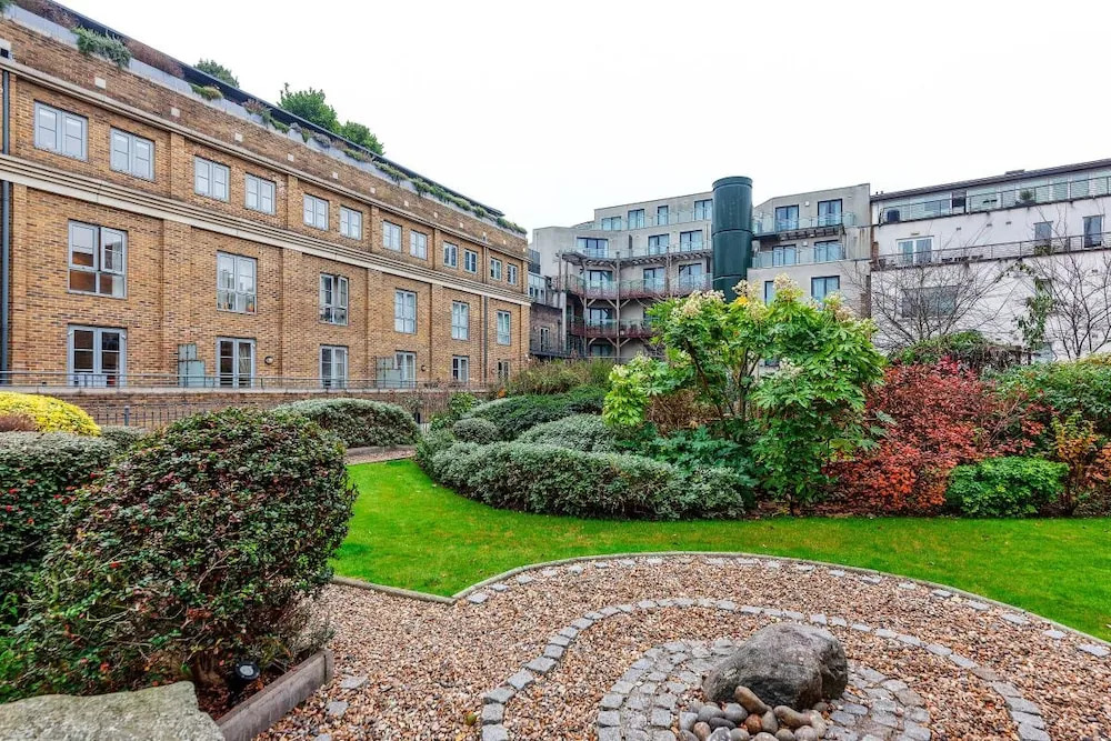 Sophisticated 2 Bed, 2 Bath apt in Angel
