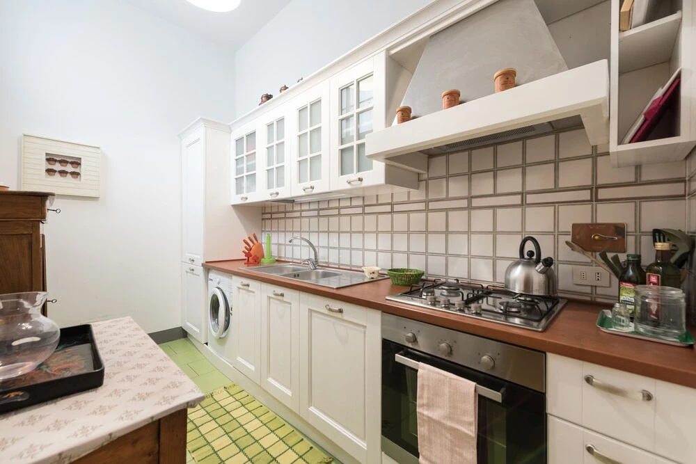 Pitti Large Apartment With Balcony