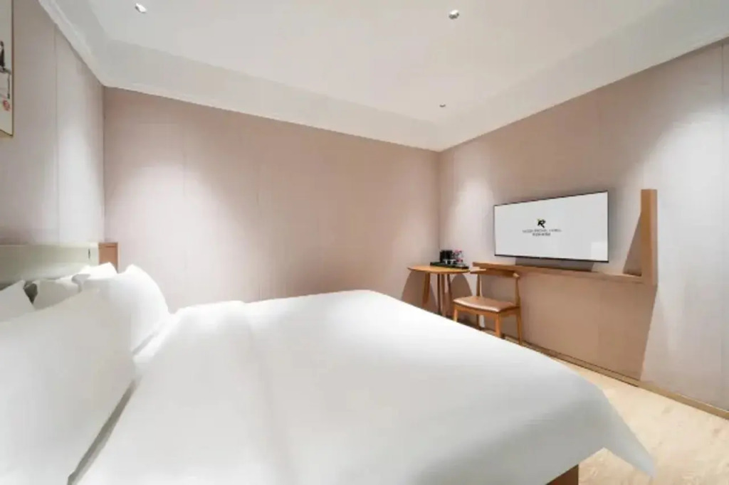 Rezen Proyal  Hotel (Canton Tower chigang Subway Station Pazhou Convention and Exhibition Center )