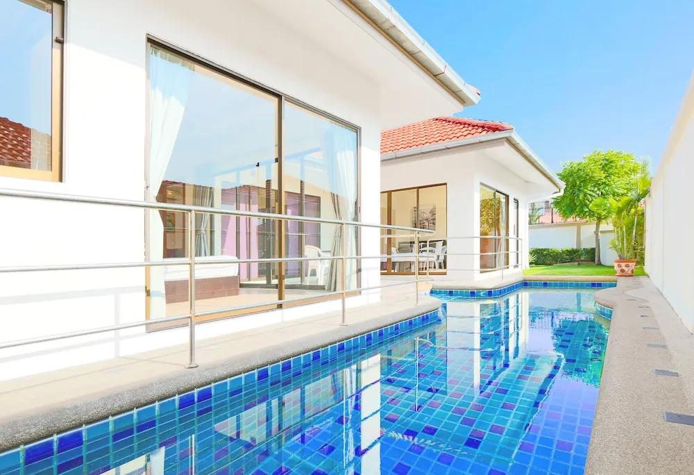 Corrib Village South Beach Beach Pattaya