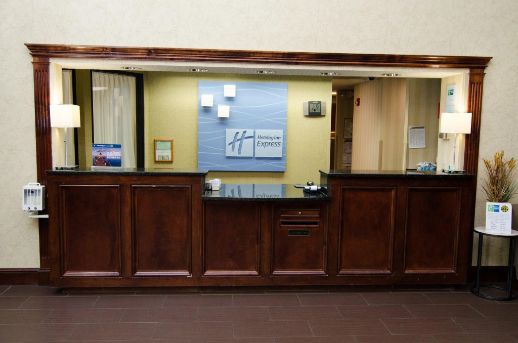 Holiday Inn Express Hotel & Suites Lexington-Hwy 378