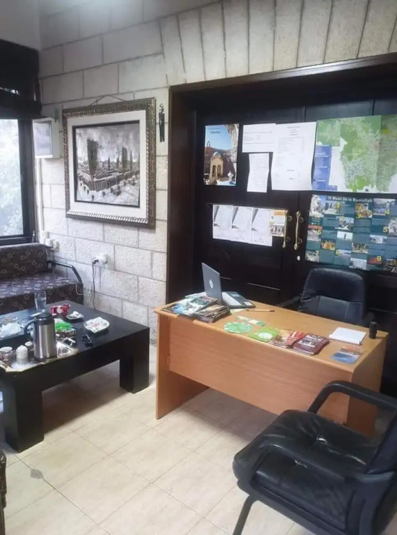 Hommus Hostel