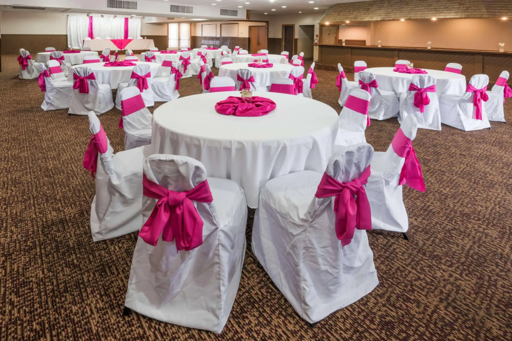 Columbus Grand Hotel & Banquet Center