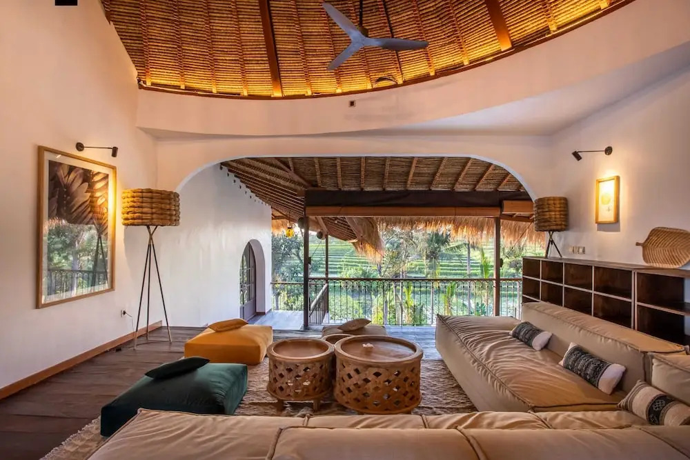 Majestic Private Villa, 6 BR, Canggu With Staff